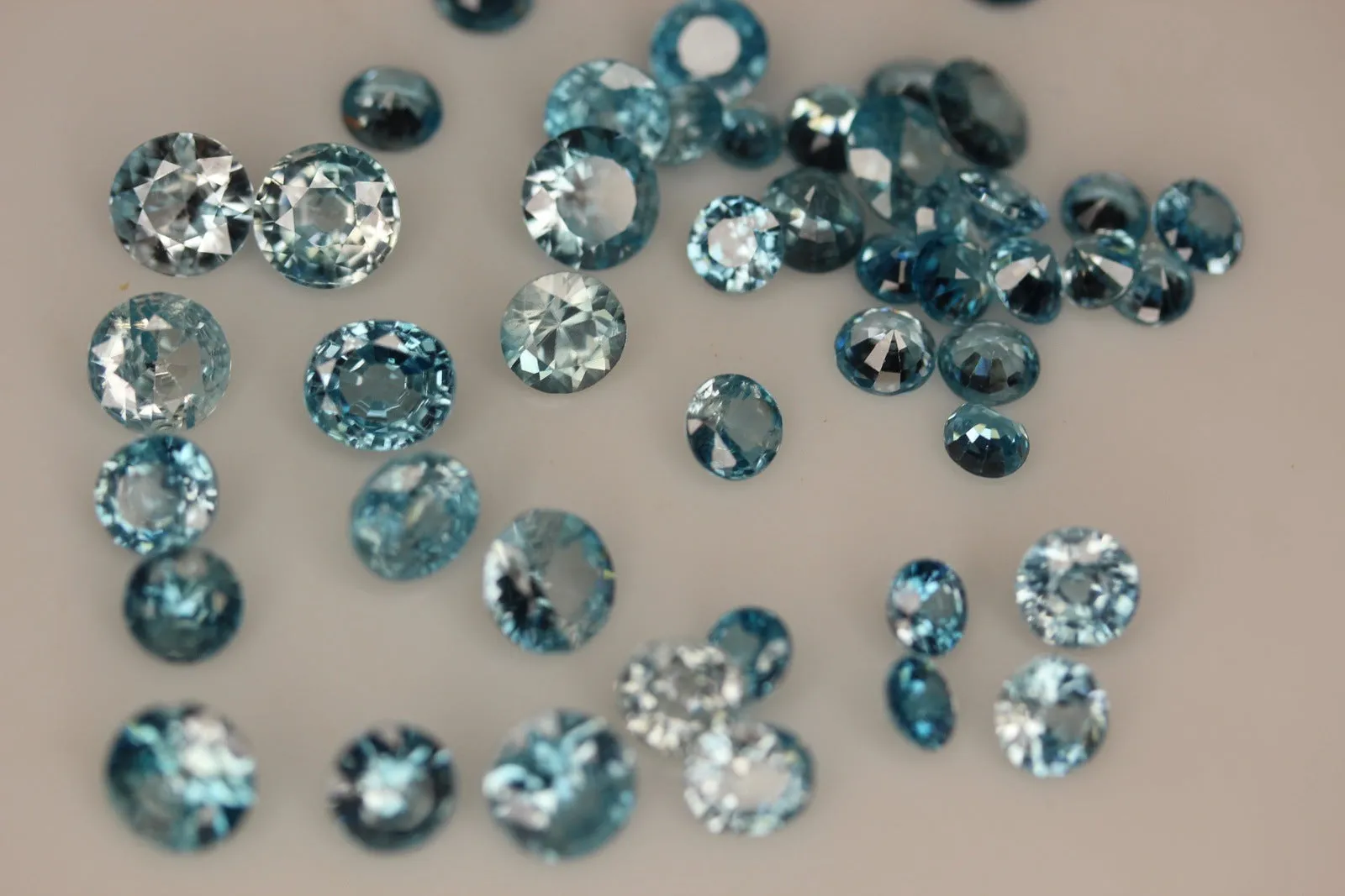 20 carats Round brilliant Blue Zircon loose stones