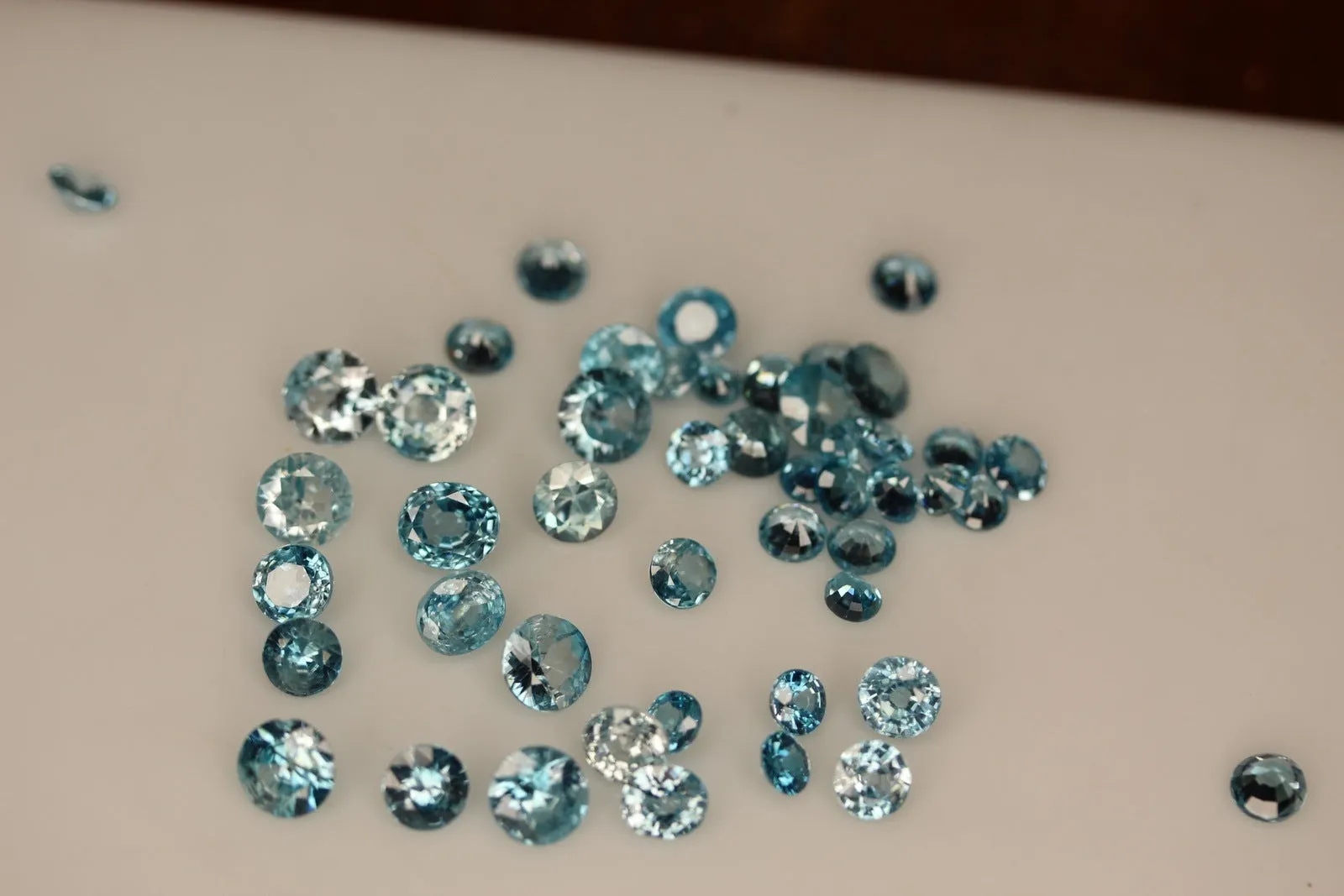 20 carats Round brilliant Blue Zircon loose stones