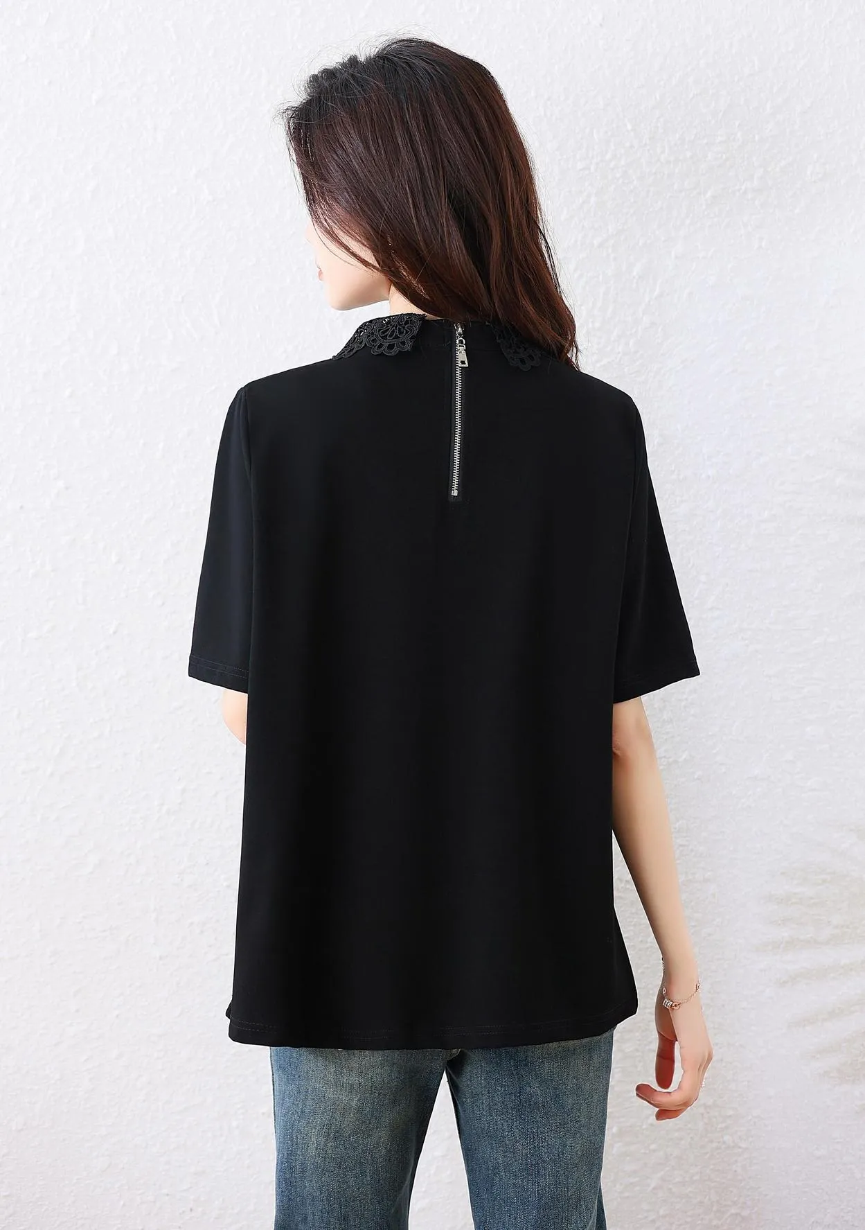 Chic Spread Neckline T-Shirt with Loose Fit for Women Perfect for Casual Wear