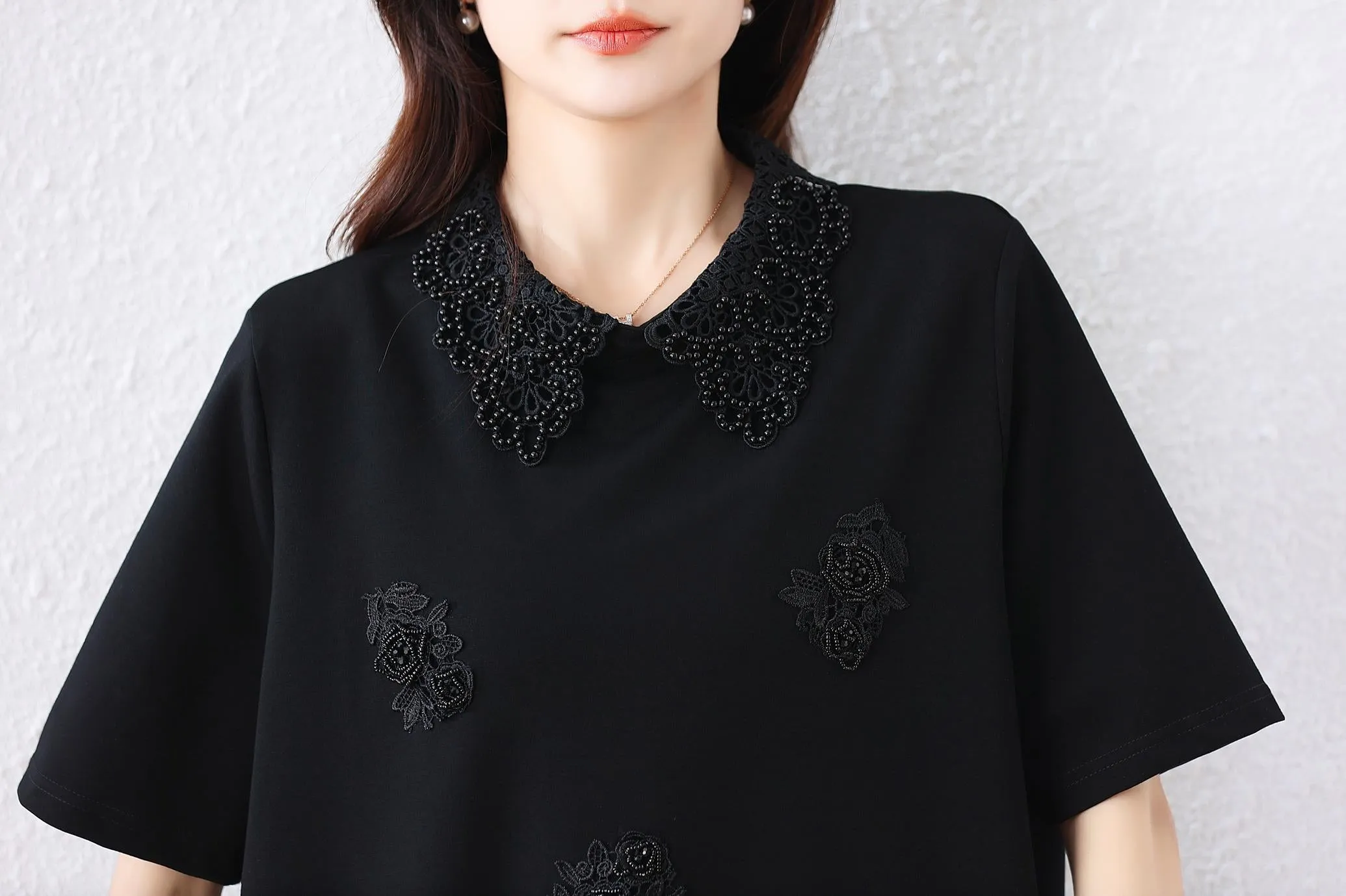 Chic Spread Neckline T-Shirt with Loose Fit for Women Perfect for Casual Wear