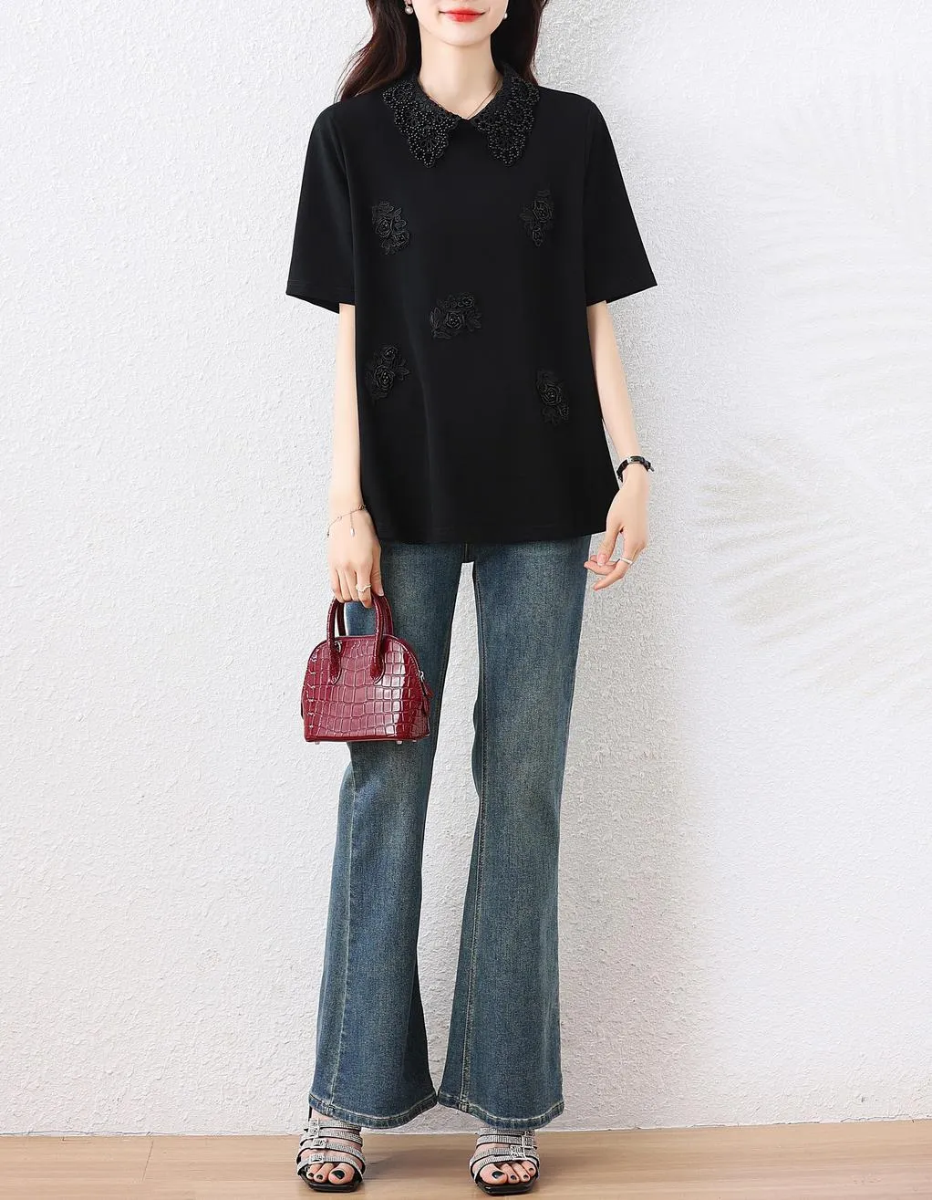 Chic Spread Neckline T-Shirt with Loose Fit for Women Perfect for Casual Wear