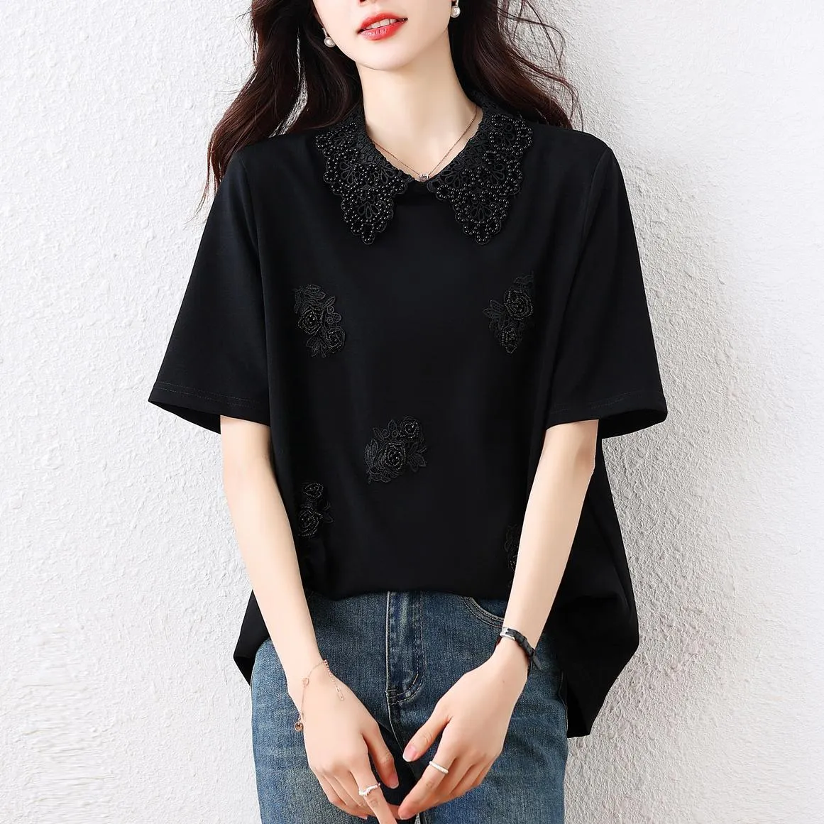 Chic Spread Neckline T-Shirt with Loose Fit for Women Perfect for Casual Wear