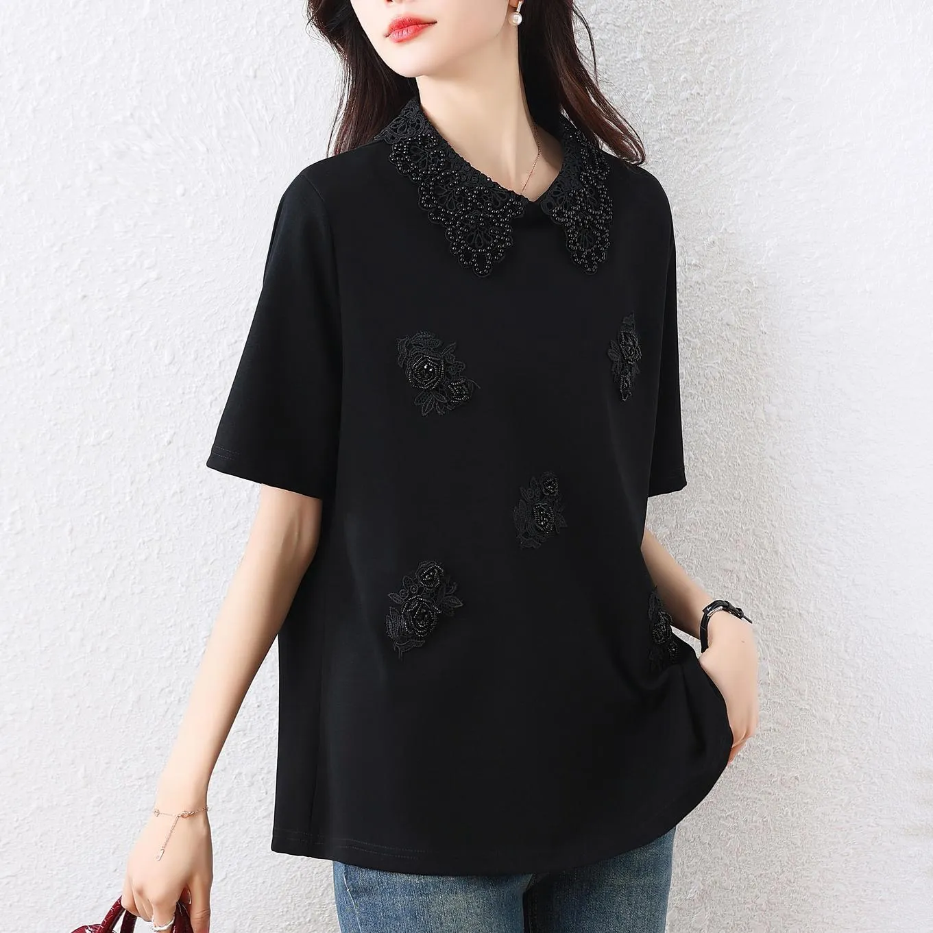 Chic Spread Neckline T-Shirt with Loose Fit for Women Perfect for Casual Wear