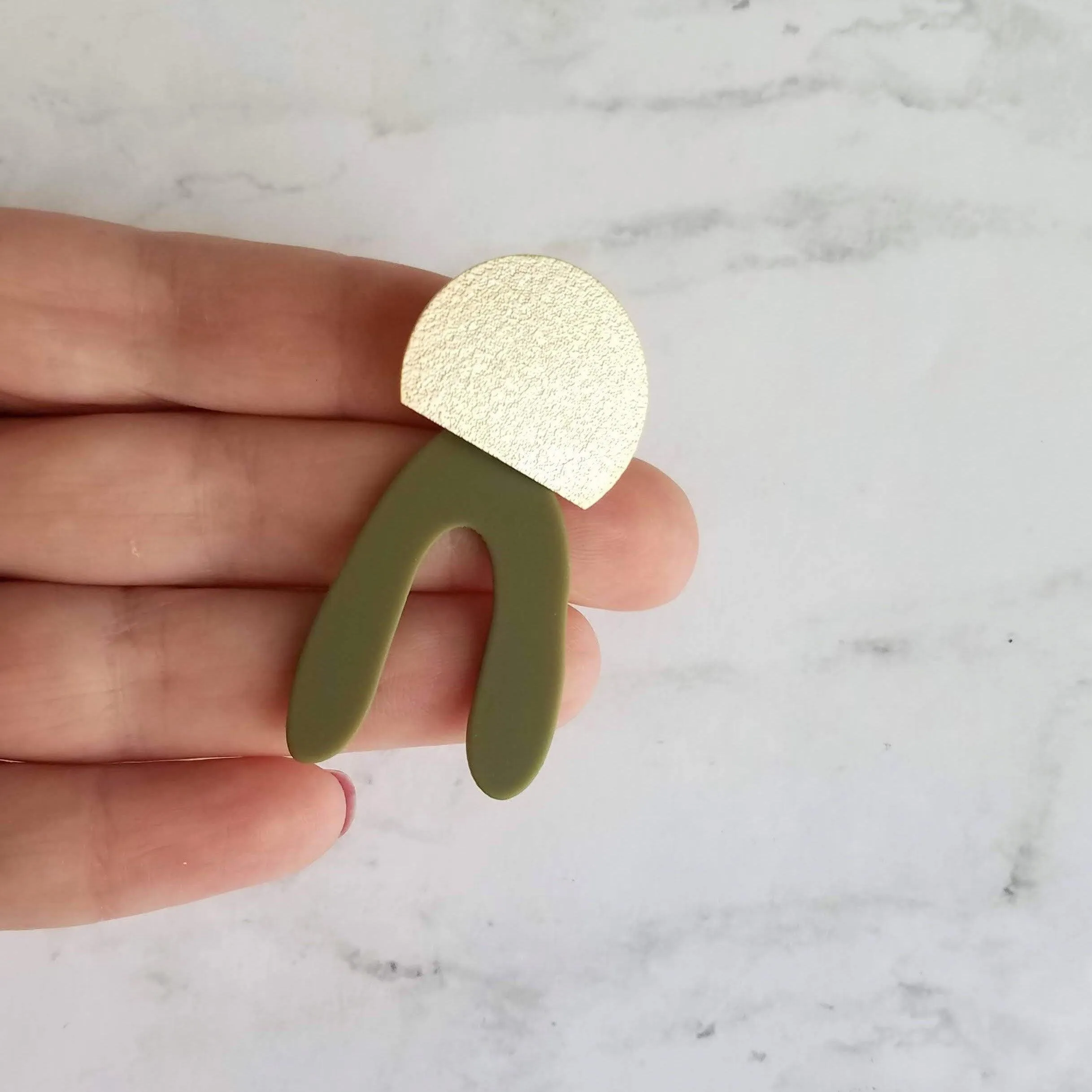 Gold Olive Green Earrings, 80s earring, retro earring, vintage style earring, acrylic arch, plastic u shape, chunky green earring, large