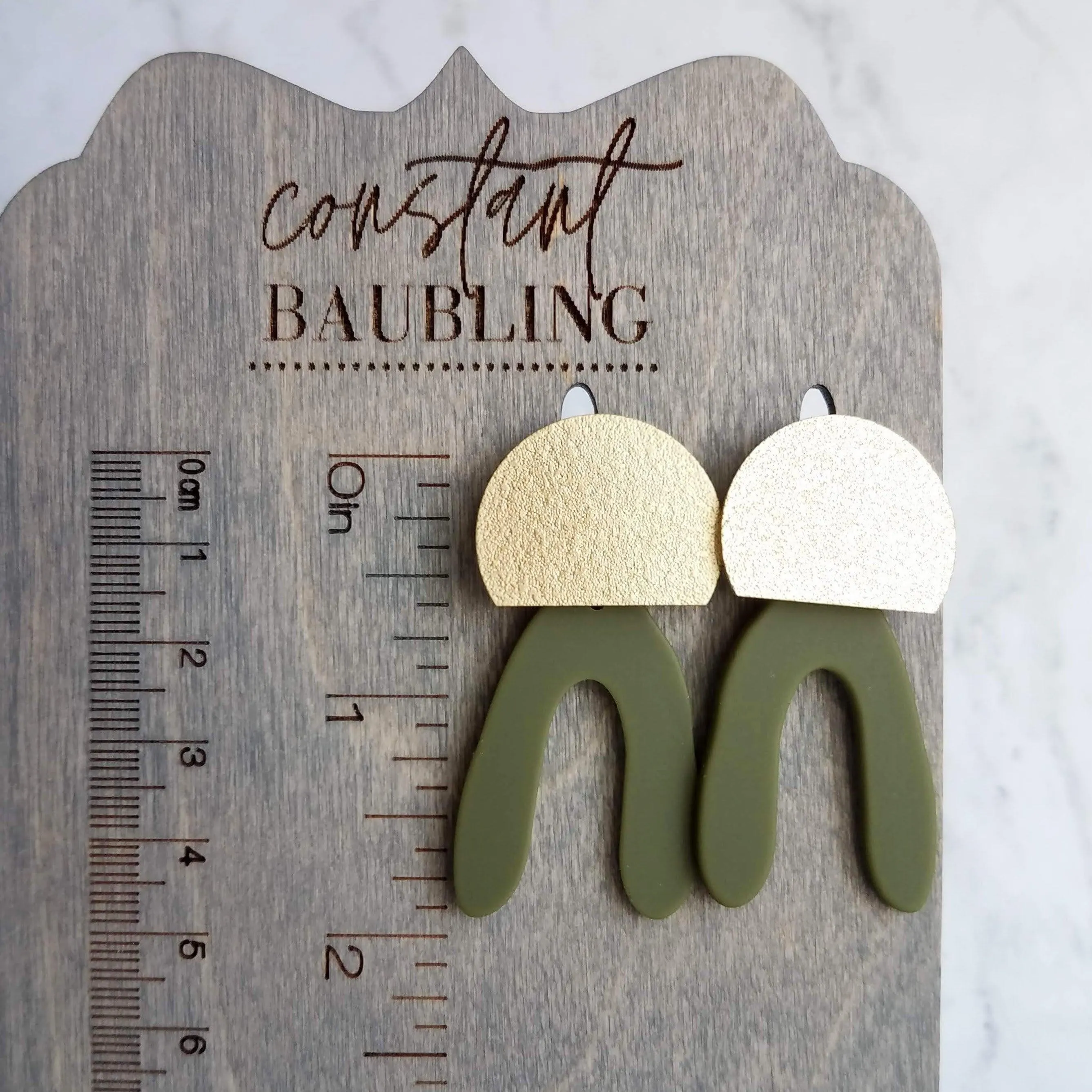 Gold Olive Green Earrings, 80s earring, retro earring, vintage style earring, acrylic arch, plastic u shape, chunky green earring, large