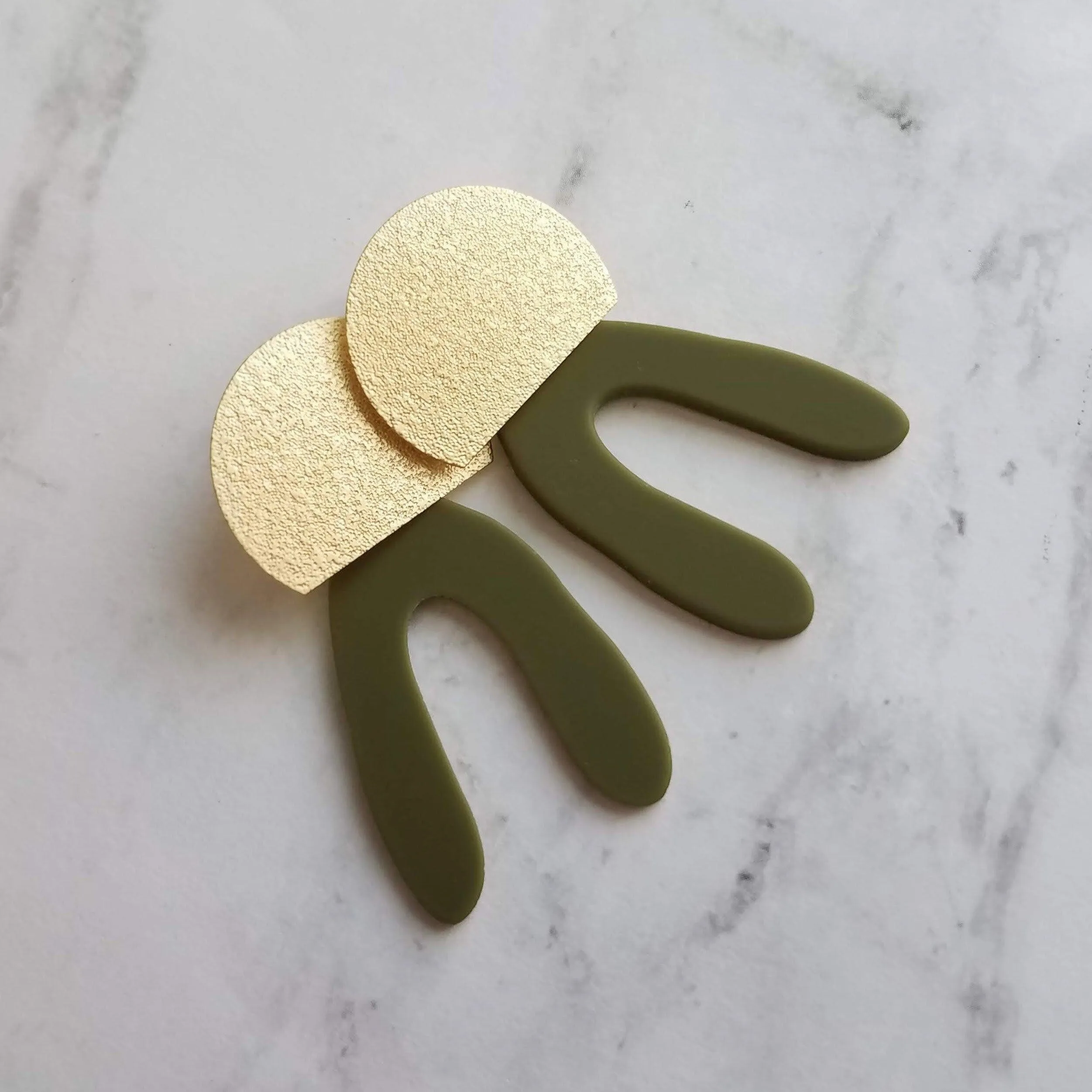 Gold Olive Green Earrings, 80s earring, retro earring, vintage style earring, acrylic arch, plastic u shape, chunky green earring, large