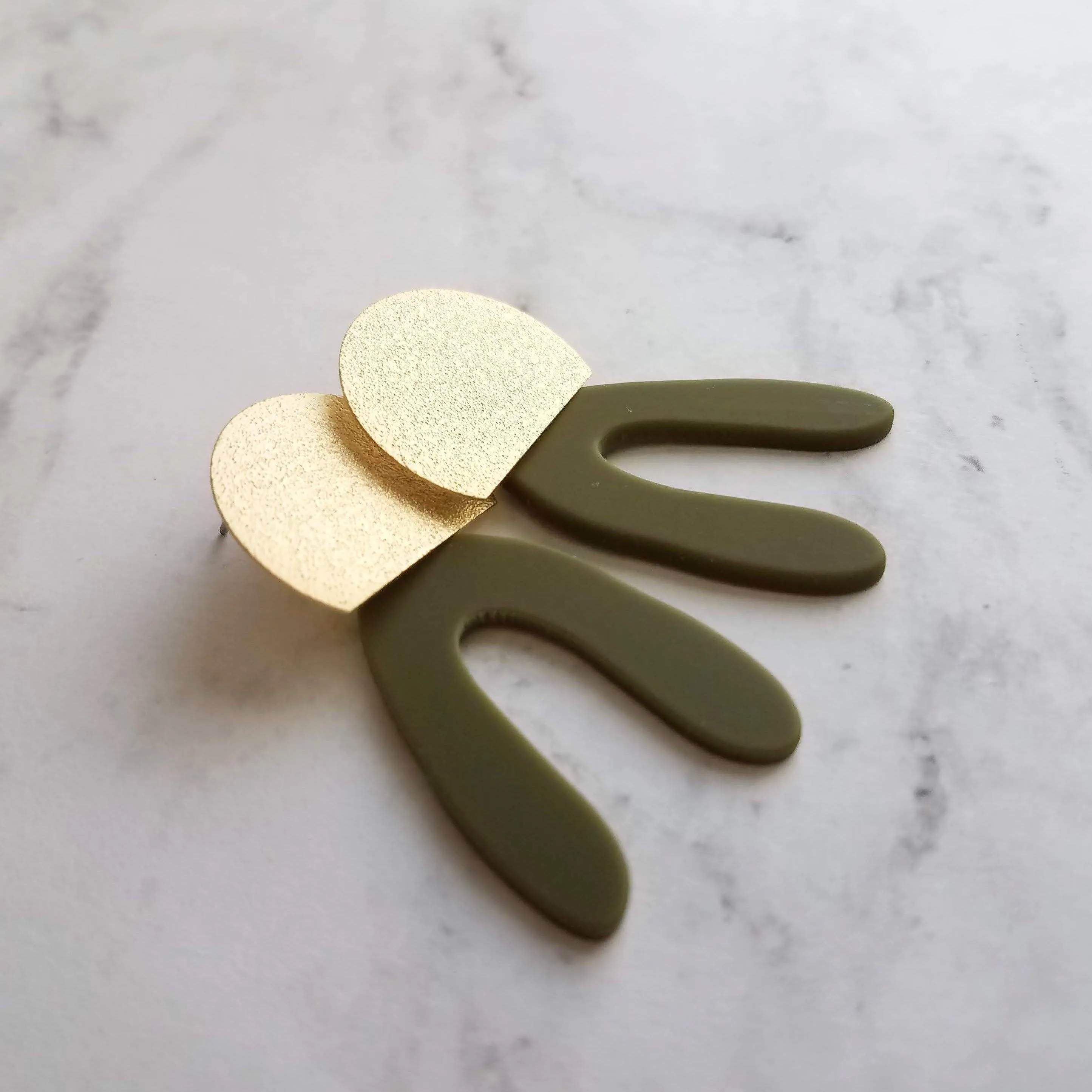 Gold Olive Green Earrings, 80s earring, retro earring, vintage style earring, acrylic arch, plastic u shape, chunky green earring, large