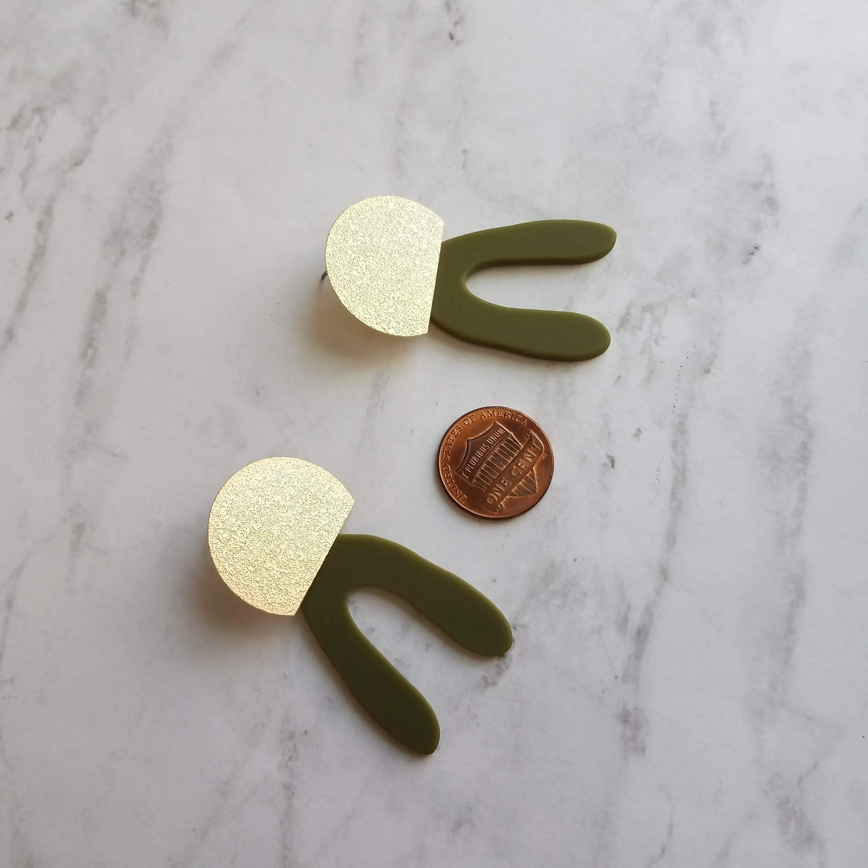 Gold Olive Green Earrings, 80s earring, retro earring, vintage style earring, acrylic arch, plastic u shape, chunky green earring, large