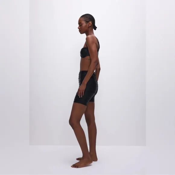 Good American RUCHED BIKE SHORTS in Black