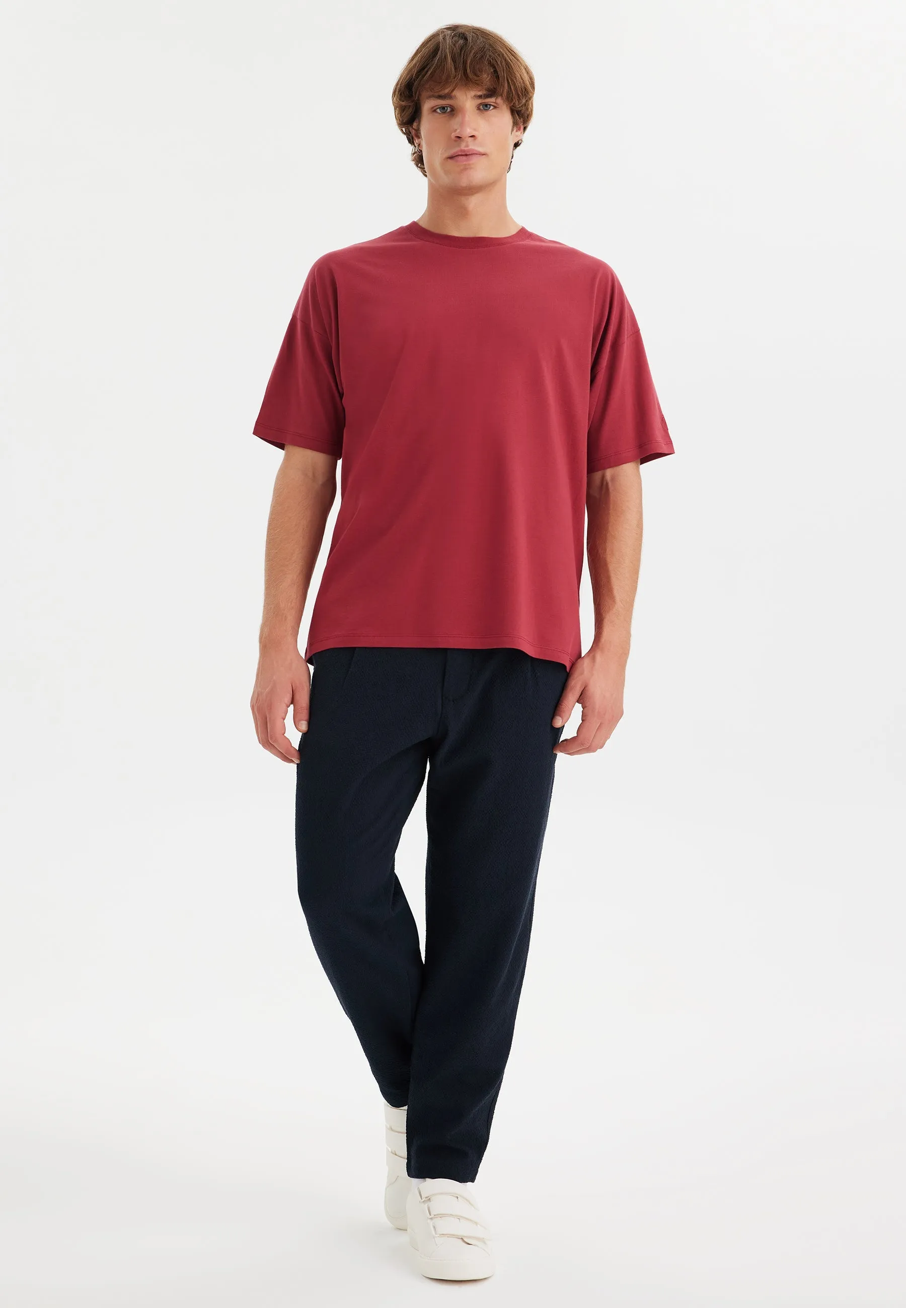 Kırmızı Bisiklet Yaka Pamuklu Oversize Erkek T-Shirt ESSENTIALS