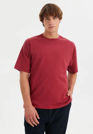 Kırmızı Bisiklet Yaka Pamuklu Oversize Erkek T-Shirt ESSENTIALS