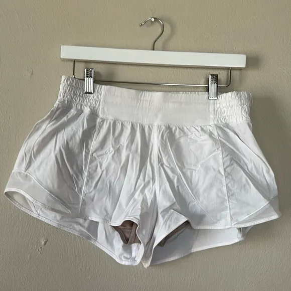 Lululemon hotty hot white shorts 2.5 10