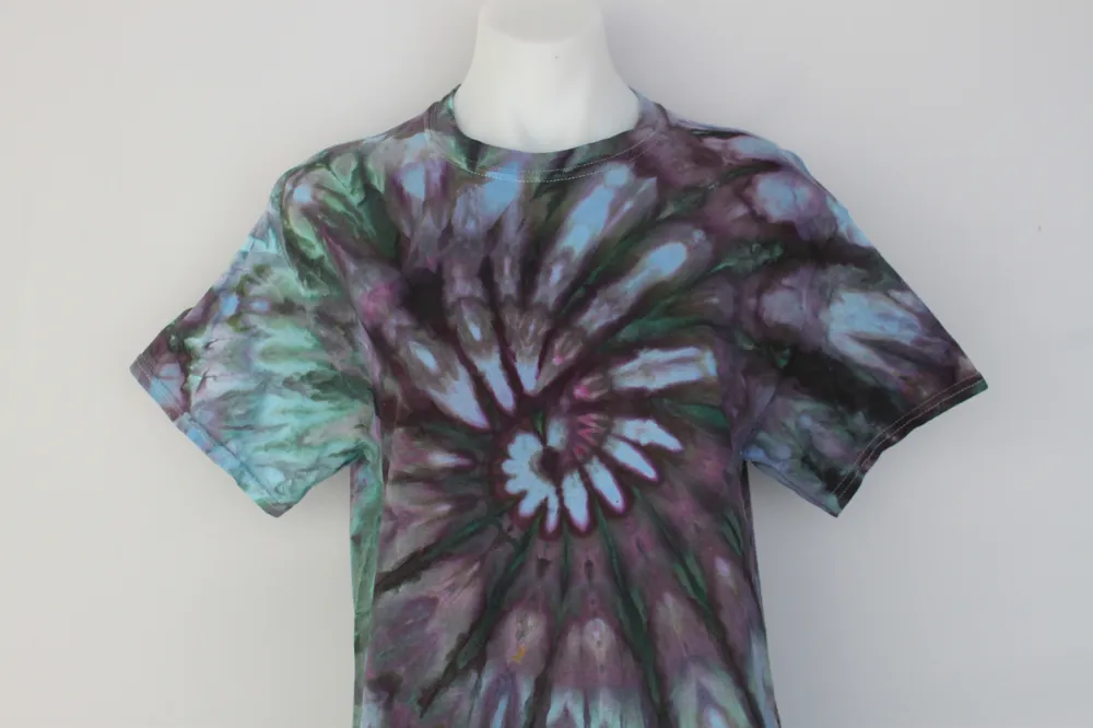 Men's t shirt size Medium - Looking Glass twist