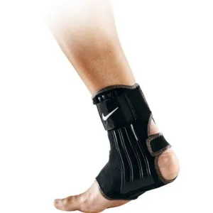 Ortéza na členok Nike structured ankle brace čierna