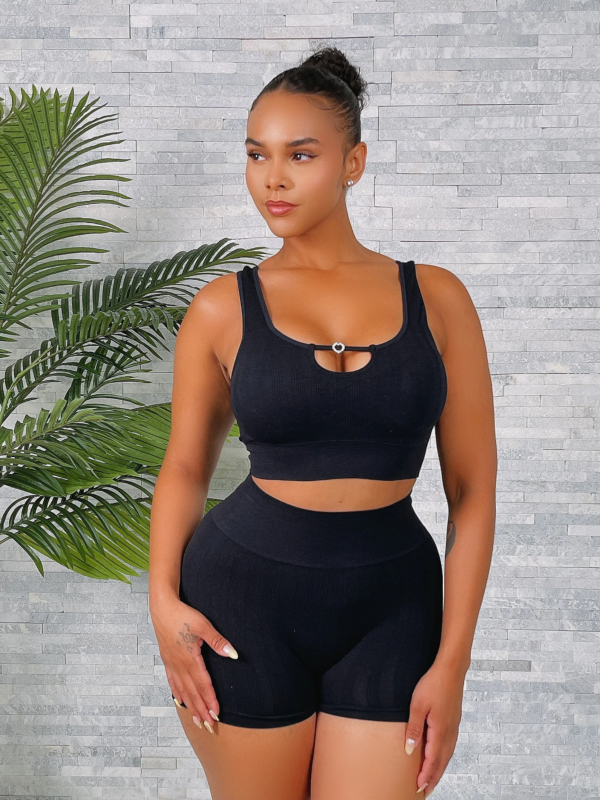 SET123P - SEAMLESS SHORTS SET ( 12 ASSORTED PIECES)