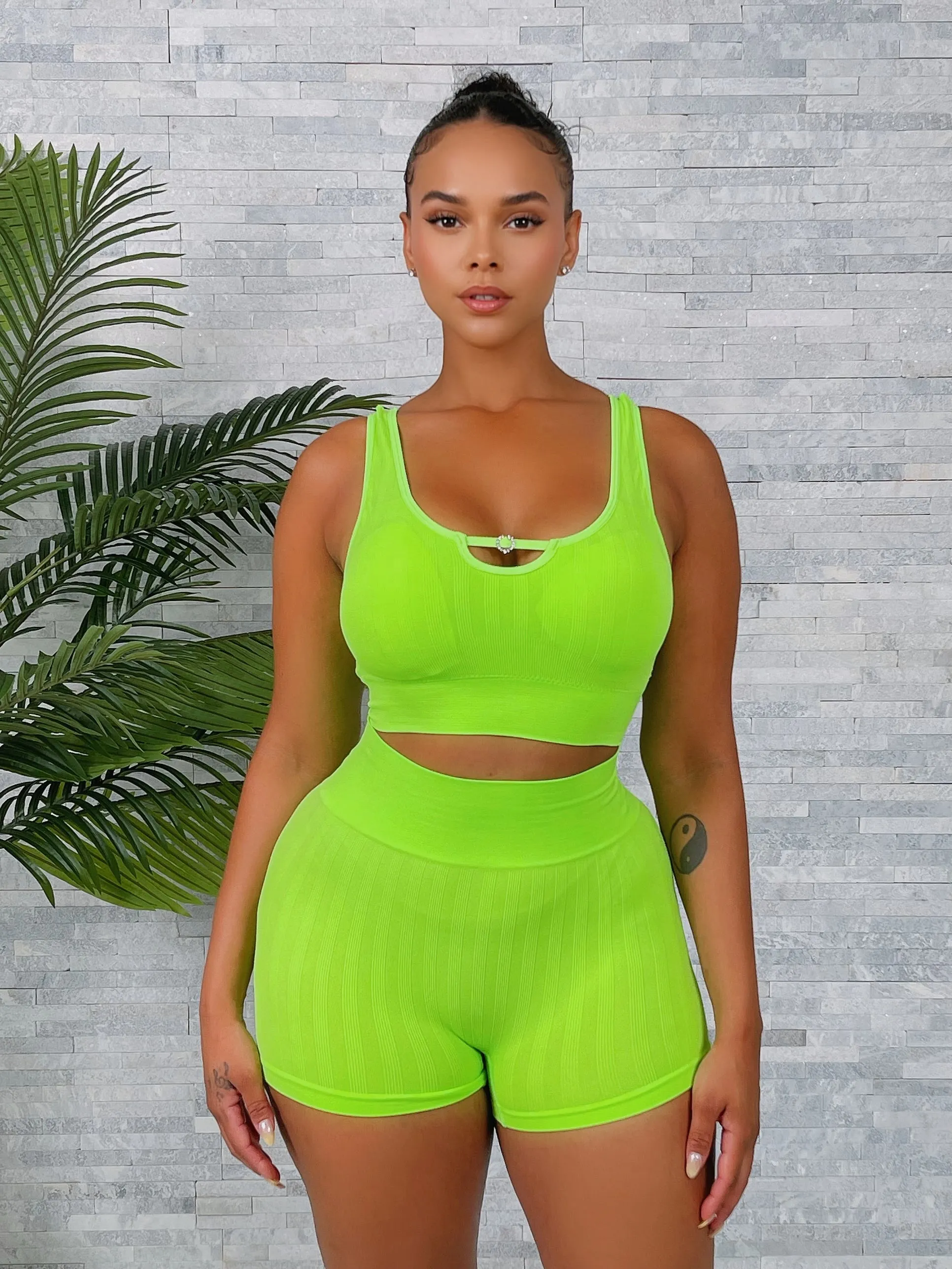SET123P - SEAMLESS SHORTS SET ( 12 ASSORTED PIECES)