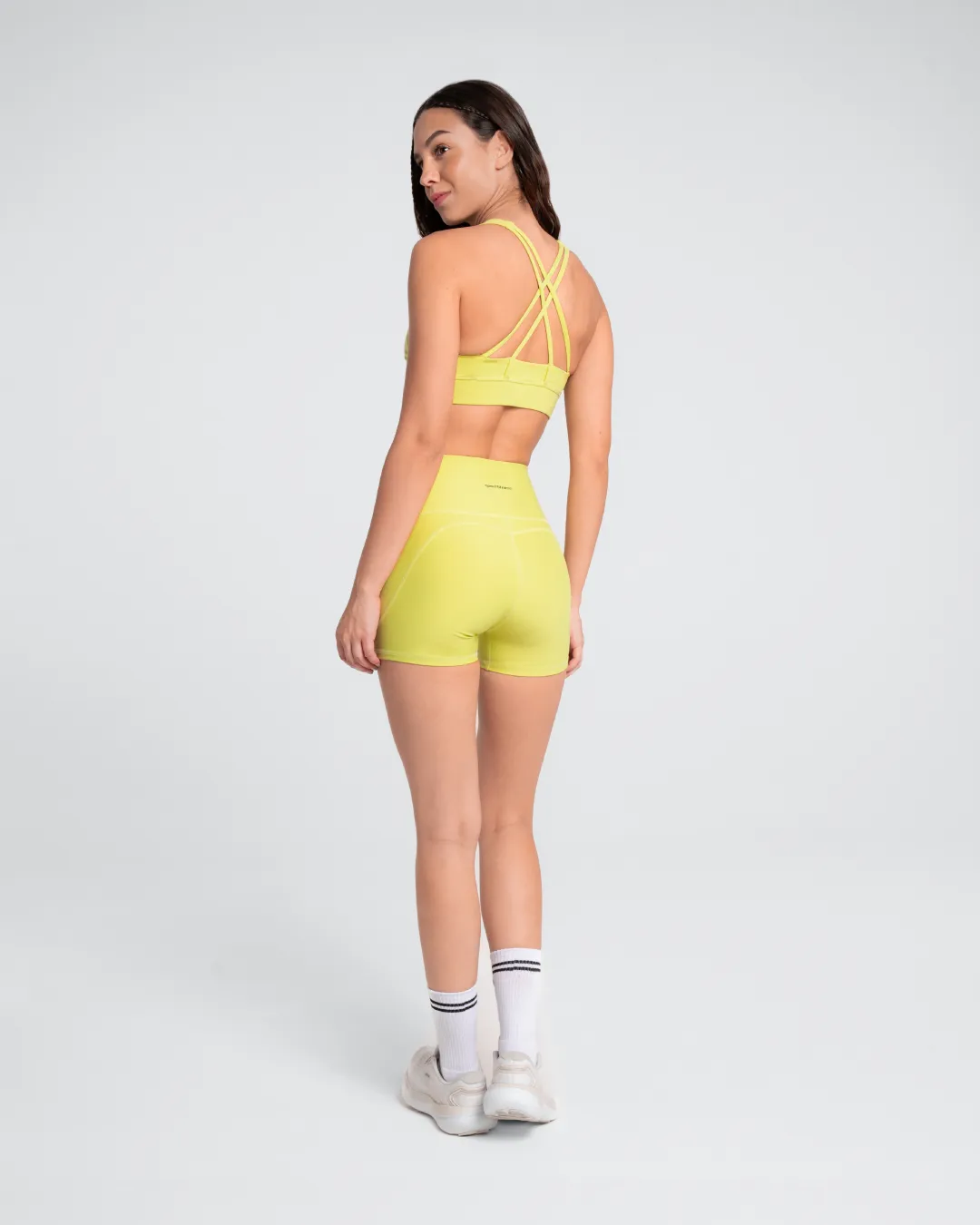 Short vibrant Pistacho
