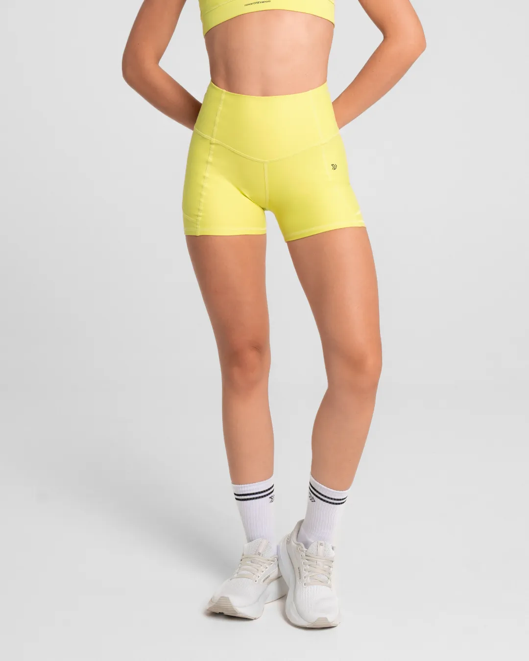 Short vibrant Pistacho