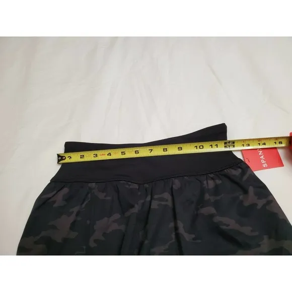 Spanx Black Camo The Get Moving Shorts NWT Women's Size XS