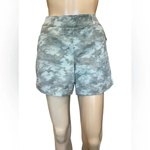 Spanx Womens Stone Wash Camo Stretch Twill Shorts 5&quot; Army Green Size L