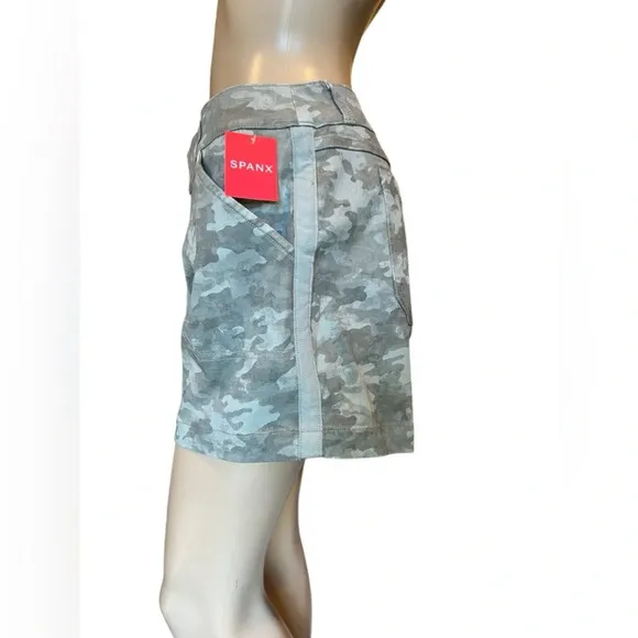 Spanx Womens Stone Wash Camo Stretch Twill Shorts 5&quot; Army Green Size L
