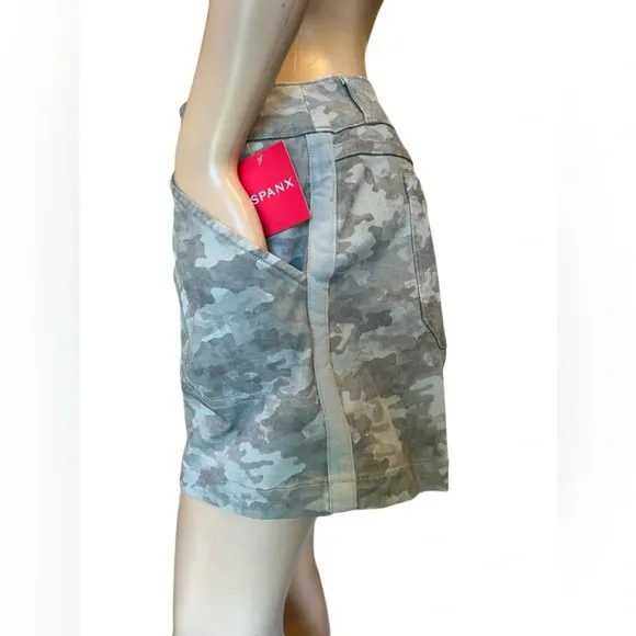 Spanx Womens Stone Wash Camo Stretch Twill Shorts 5&quot; Army Green Size L