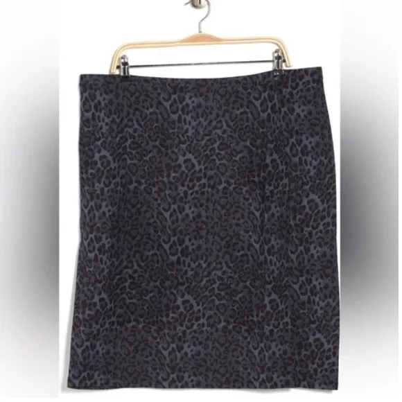 T TAHARI: Slit Ponte Skirt In Blue Cheetah (NWT)