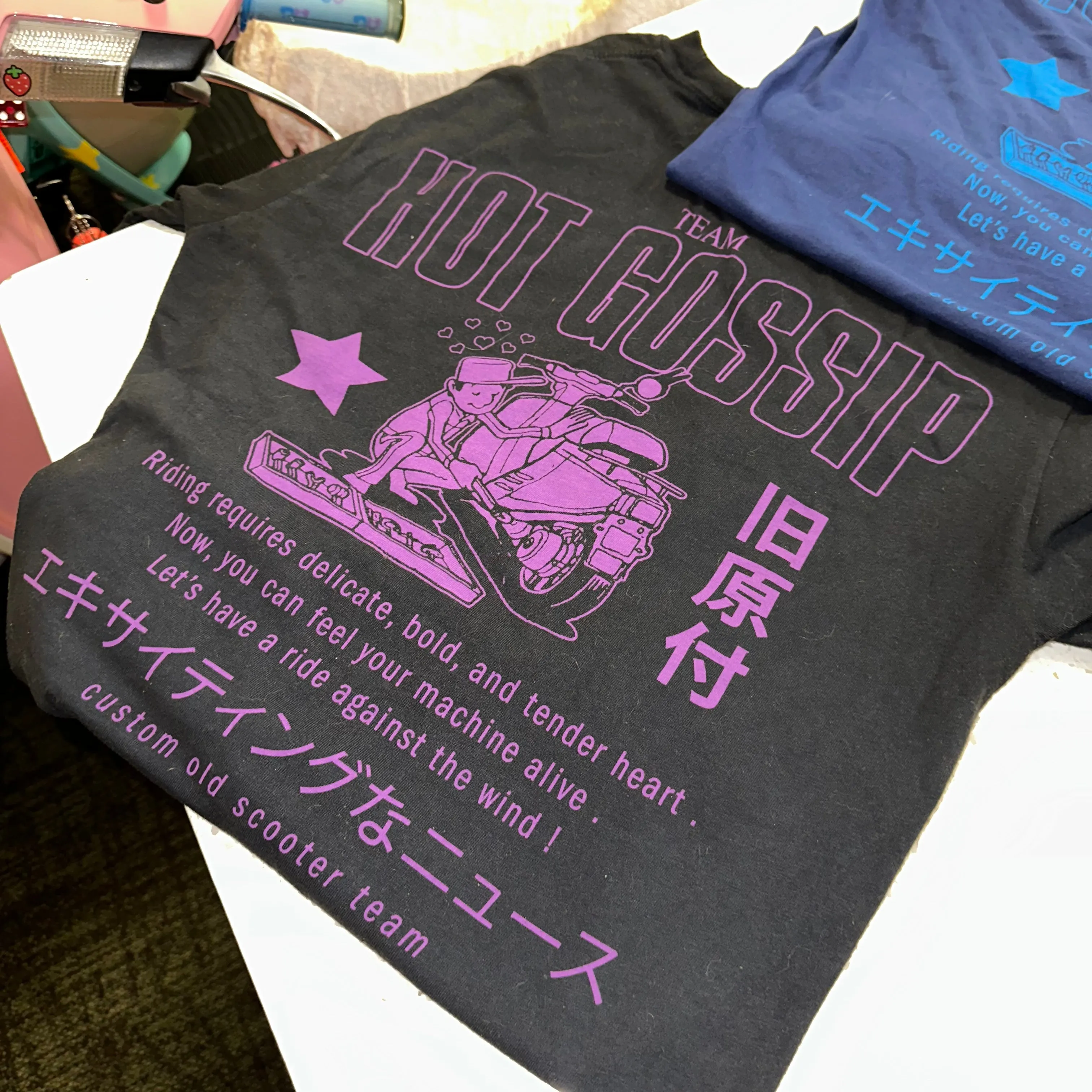 TEAM HOT GOSSIP SCOOTER SHIRT - BLACK / PURPLE