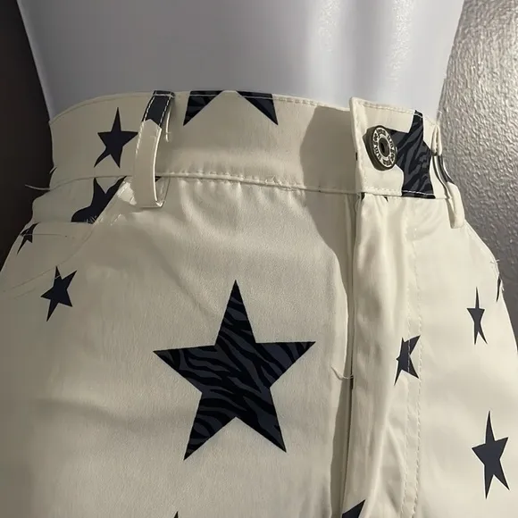 UMGEE super cute black/white women's star shorts! (NWT)
