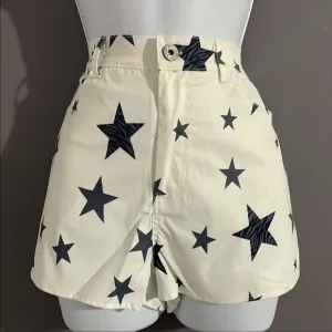 UMGEE super cute black/white women's star shorts! (NWT)