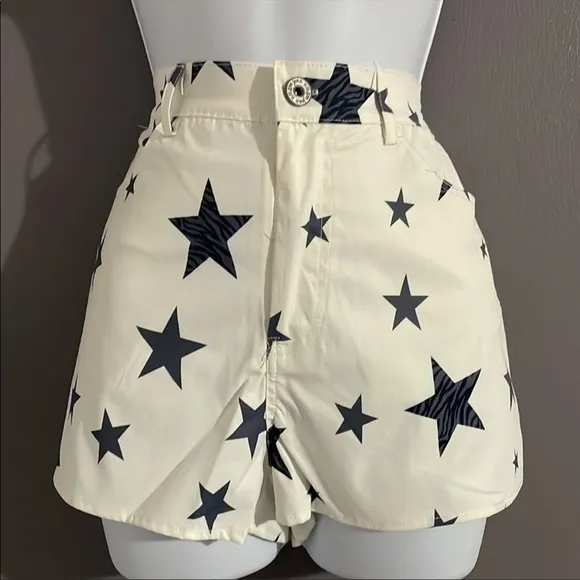 UMGEE super cute black/white women's star shorts! (NWT)
