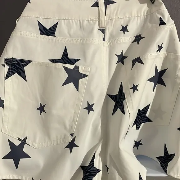 UMGEE super cute black/white women's star shorts! (NWT)