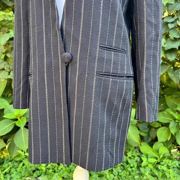 Vintage 1980’s/90’s Dana Buchman navy &amp; white pinstripe blazer