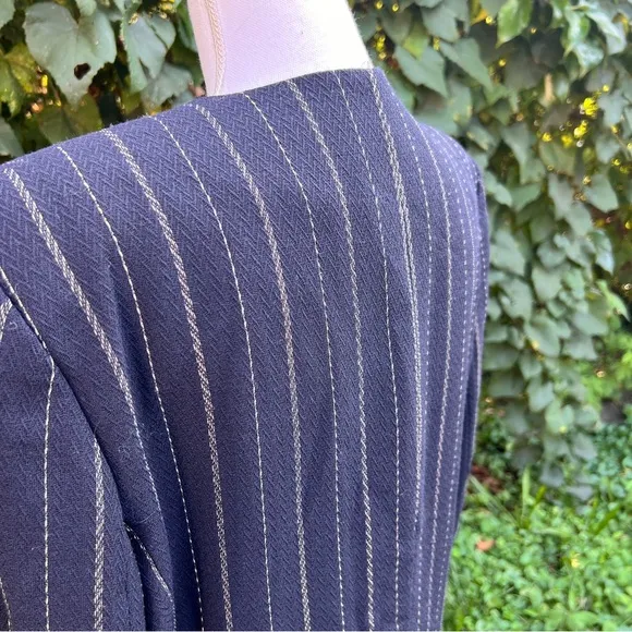 Vintage 1980’s/90’s Dana Buchman navy &amp; white pinstripe blazer