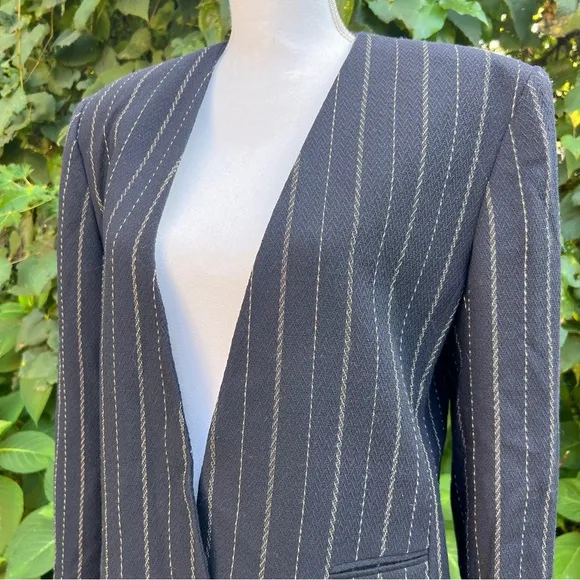 Vintage 1980’s/90’s Dana Buchman navy &amp; white pinstripe blazer