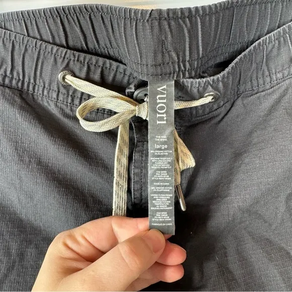 Vuori Women’s Gray Ripstop Shorts Size Large
