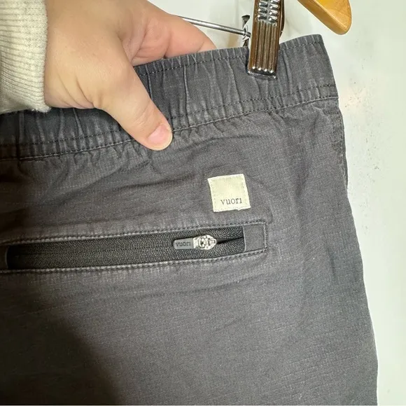 Vuori Women’s Gray Ripstop Shorts Size Large